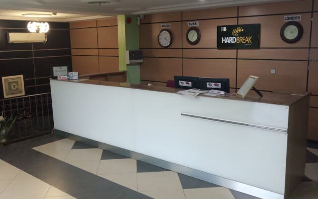 Hard Break Hotel and Suite