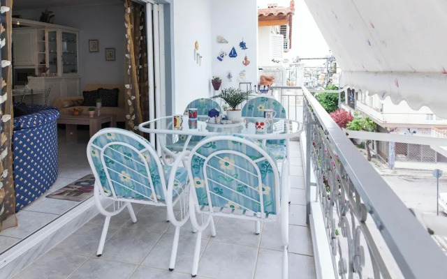 Chrisoupoli Cheerful 2 Bd Apt w Balcony