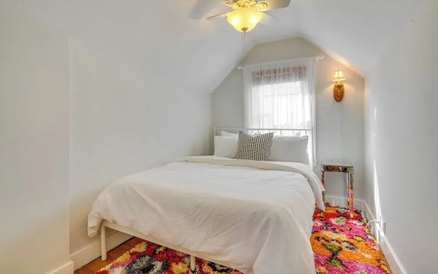 Charming Louisville Retreat w/ Patio & Fireplace!