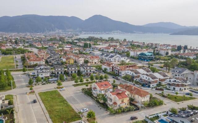 Sahile Yakın Havuzlu Villa 6+2 kişilik