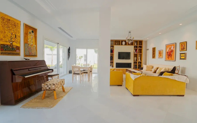 La Marina Secure Seaside With Pool