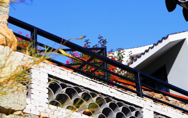 Carpenter's Rustic Courtyard-Great Wall