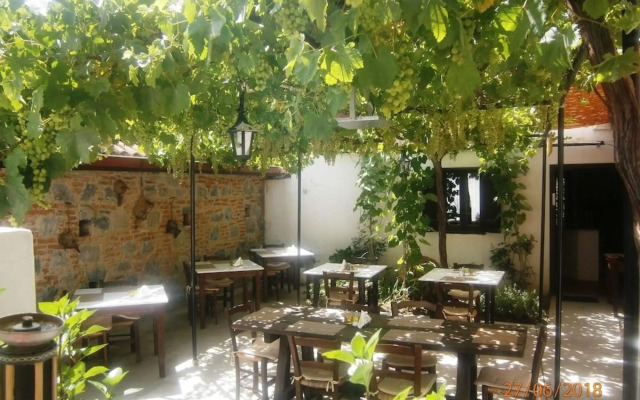 Ambelikos Traditional AgroHotel