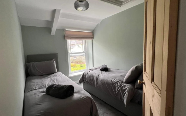 Charming 2-bed House in Llansteffan