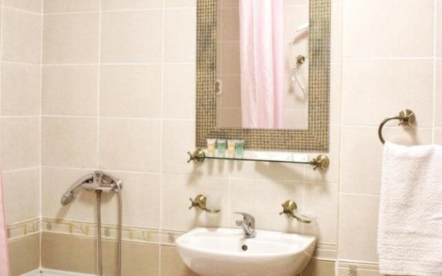 Azamat Hotel