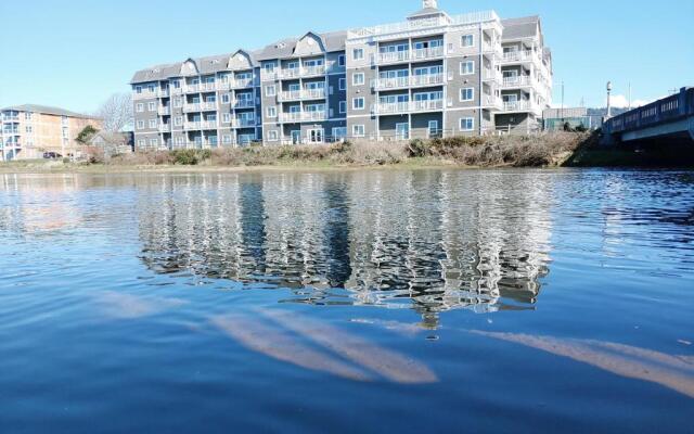 Rivertide Suites Hotel