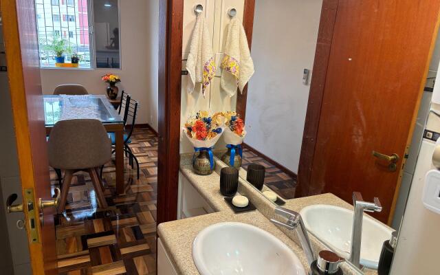 Apto otima localização Centro de Floripa ELY0201