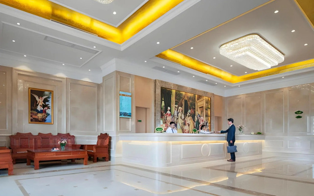 Vienna International Hotel(Puning High Speed Railway Station Store)