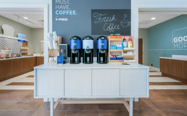 Holiday Inn Express & Suites Ruskin by IHG