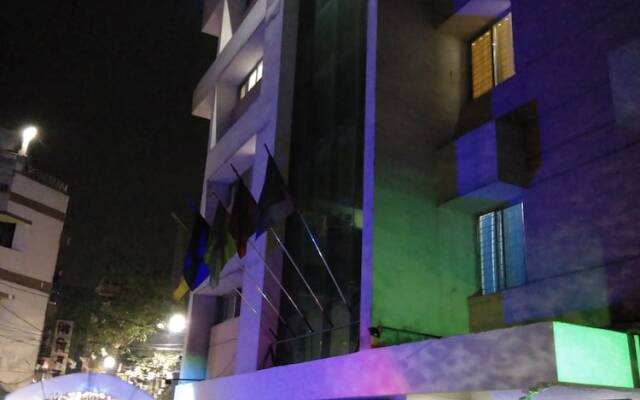 The Salvation Army Red  Shield Guest House - Hostel