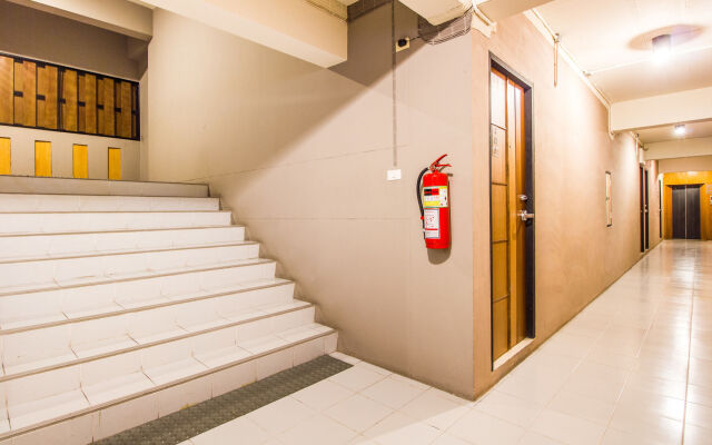 B2 Santitham (Wat Jed Yod) Boutique & Budget Hotel