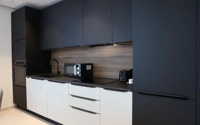 Luxury High Floor Suite Mercury Towers