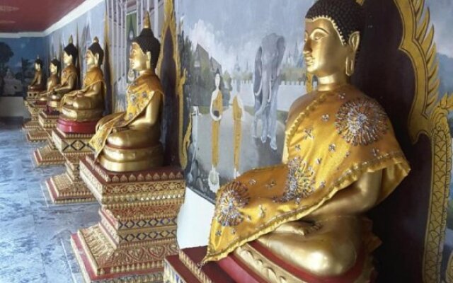 Funky Monkey Guesthouse & Tours