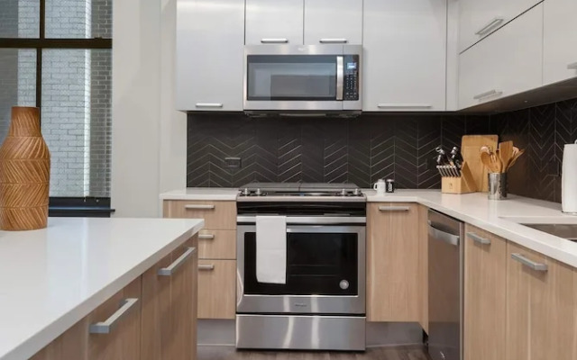 Downtown Charm 2BR Comfort Great Amenities