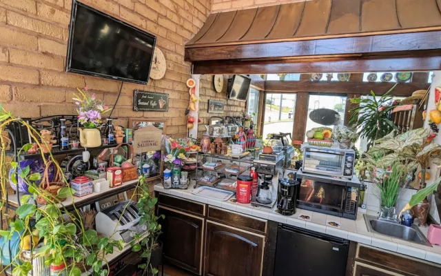 Edelweiss Inn And Suites