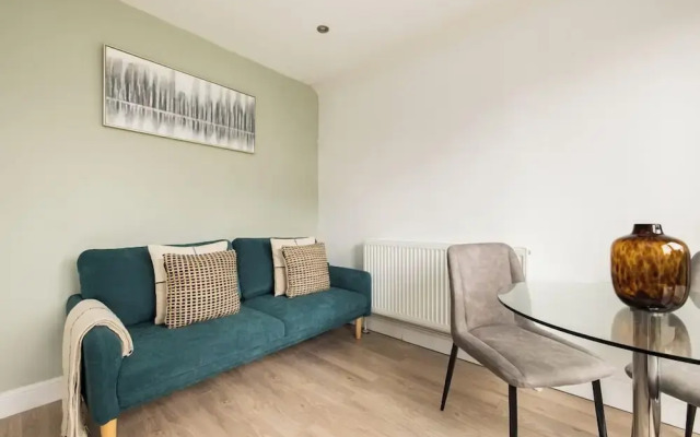 Beautiful Room in Acton