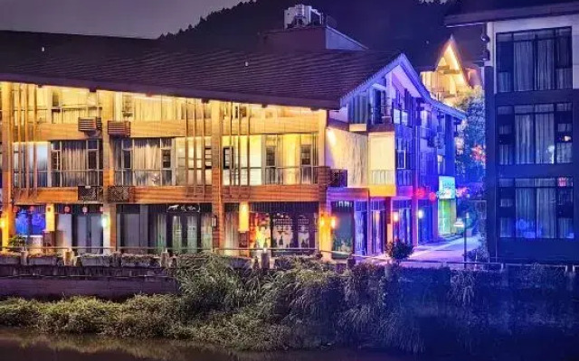 Mingyueshan Tangchi Hot Spring Hotel