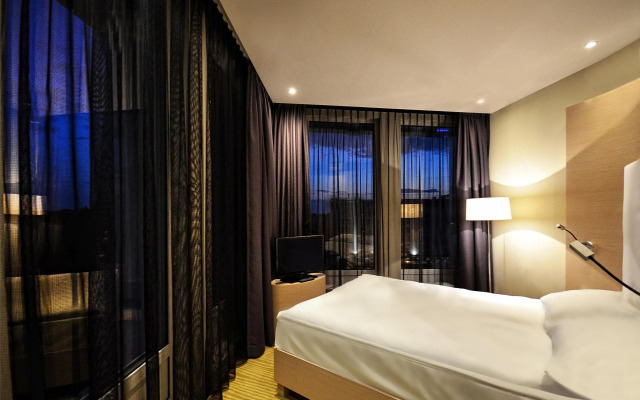 Sound Garden Hotel Airport