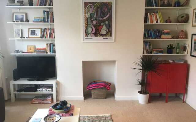 Modern 2 Double Bedroom Flat Near Gloucester Road