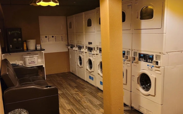 Ansonia Hotel - Hostel
