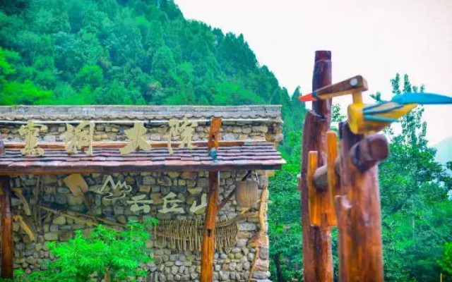 Mount Yunqiu Yaodong Courtyard