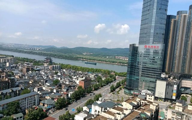 Changsha Post-90 Theme Hotel (Wuyi Square IFS International Financial Center)