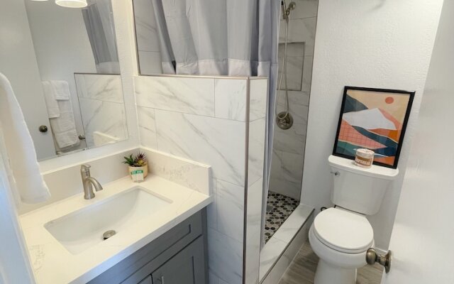 Hawaiian Monarch 1804 Condo by Redawning