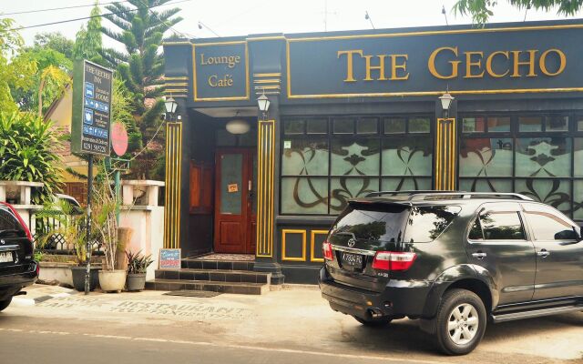 The Gecho Inn Town