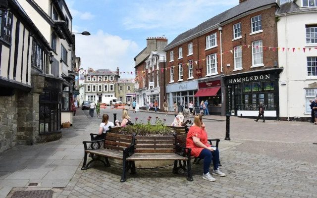 The View, Charming 2-bed Apartment in Shaftesbury,