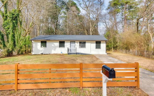 Pet-friendly Home ~ 6 Mi to Downtown Atlanta!