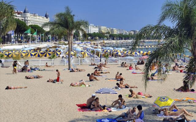 Nice Apartment In The Heart Of Cannes 200 M. From The Beach