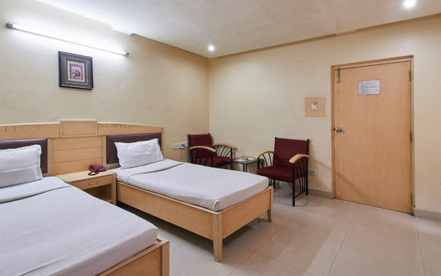 Hotel O Padmini Near Lakdikapool Metro Station – Guest Rooms – Hyderabad