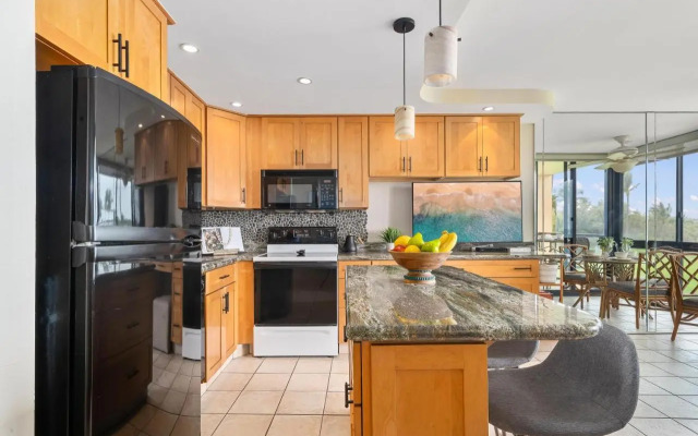 Kihei Surfside, #305 1 Bedroom Condo by RedAwning