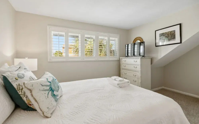 Steps to The Beach - 3BR Ocean View