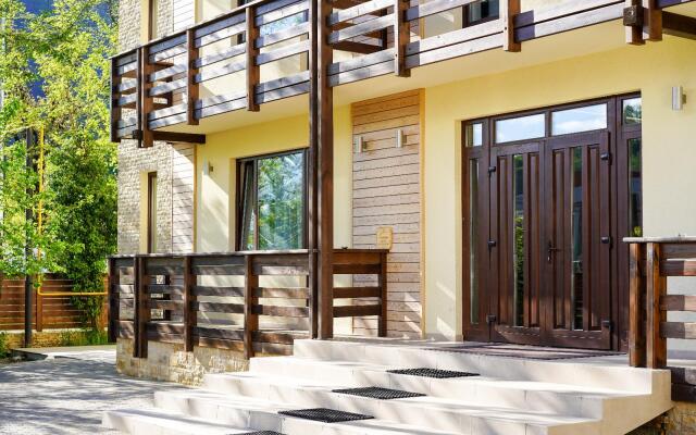 Vverh Guesthouse