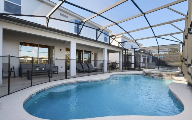 Elegant Home With Pool & Spa, Close to Disney