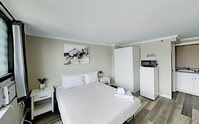 Hawaiian Monarch 3707b Condo by Redawning