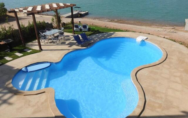 Unique 4-rooms villa w/private pool, beach & dock.