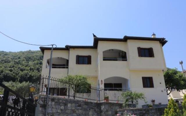 Tsonos Apartments