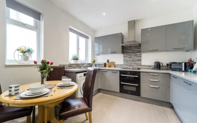 2br-sleeps5-privategarden-freeparking-pets