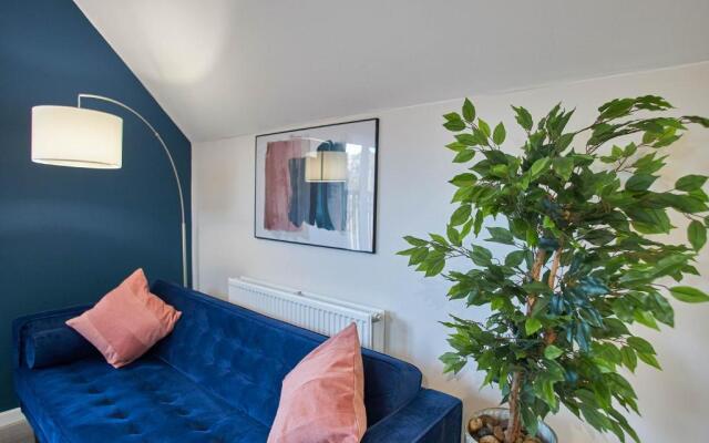 Host Stay Guillemot House