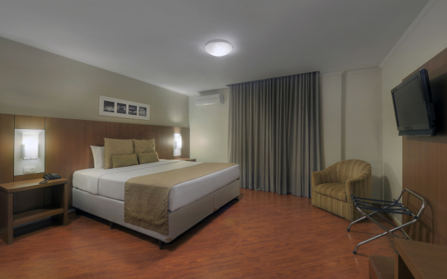 Hotel Deville Curitiba