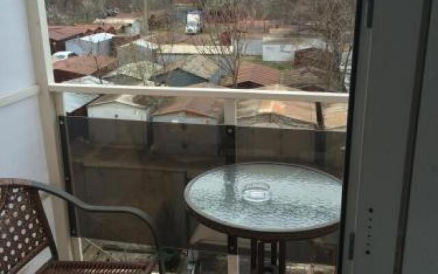 Hotel 1 May