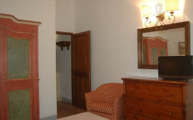 Delightful Apartment in Certaldo With Swimming Pool