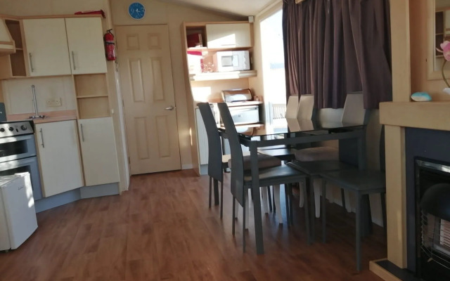 Pets Stay Free 3 Bedroom Caravan at Heacham Beach