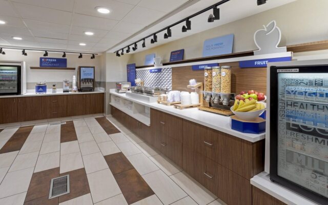 Holiday Inn Express & Suites Minneapolis – West End by IHG