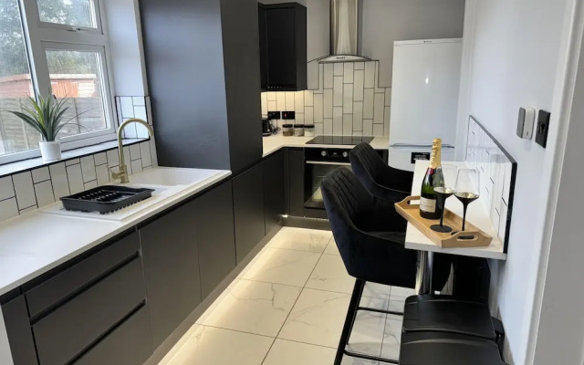 Impeccable 3-bed House in Walsall