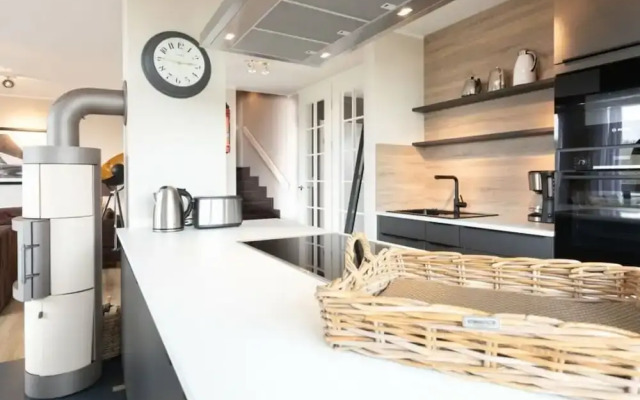 Reethuus Sud Modern Retreat