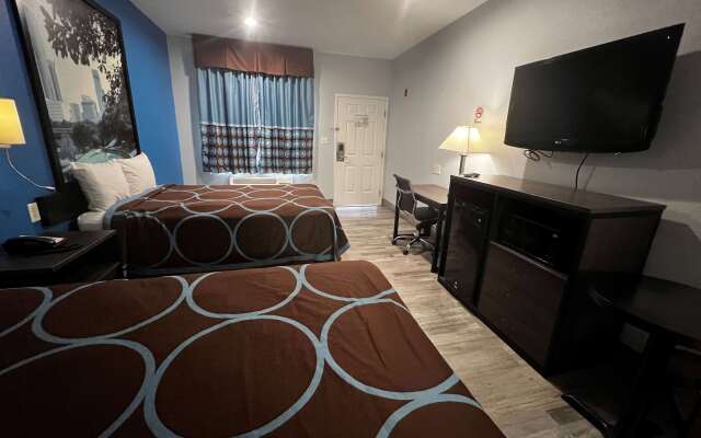 Super 8 by Wyndham Houston North I-45