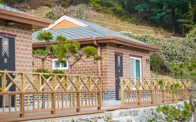 Gapyeong Unaksan Healing Camp Pension